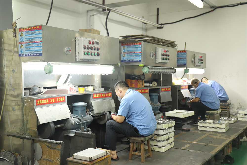 Dial polishing workshop